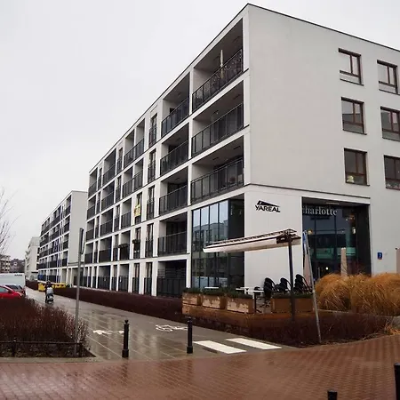 Kieslowskiego Vis-a-vis Town Hall Varşova