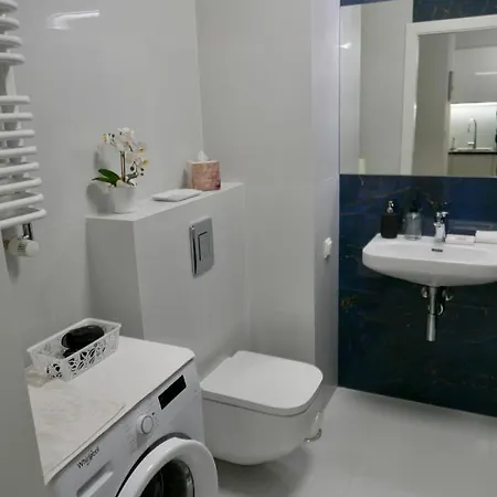 Kieslowskiego Vis-a-vis Town Hall