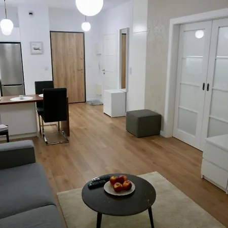 Kieslowskiego Vis-a-vis Town Hall * وارسو